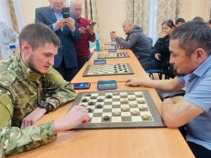 Турнир по русским шашкам провели среди ветеранов и семей участников СВО в Якутске