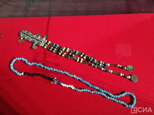 Древний кафтан, предположительно принадлежавший удаганке, представили на выставке в Якутске