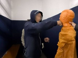 В Якутске пьяный мужчина избил полицейского