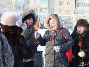 Якутяне возложили цветы к мемориальной плите «Город-герой Сталинград»