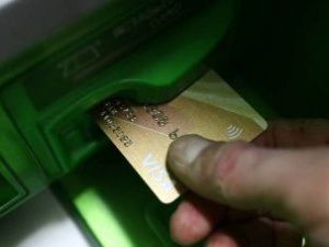 Российские банки ограничили возможность уходить в минус по дебетовым картам