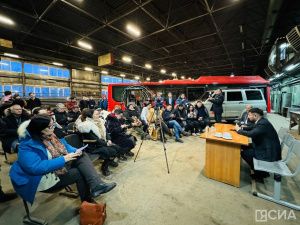 Евгений Григорьев провел пресс-конференцию с журналистами в ремонтном цеху МУП ЯПАК Якутска