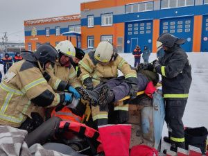 В Якутске проходят соревнования по проведению аварийно-спасательных работ при ДТП