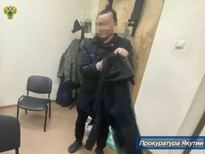 Житель Якутии до смерти избил знакомого табуретом из-за того, что жена потерпевшего жаловалась на домашнее насилие