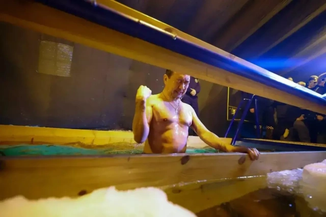 Глава Якутии Айсен Николаев окунулся в освященную купель