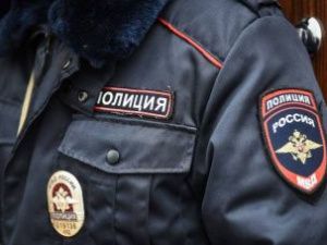 Мужчина разбил окна и повредил мебель в чужой квартире, выясняя отношения с женой