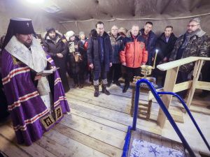 Сотрудники МЧС обеспечивают безопасность Крещенских купаний