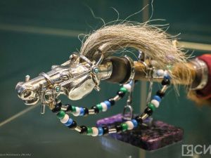 В НХМ Якутии открылась выставка всемирно известного художника-ювелира Александра Манжурьева