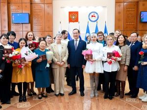 В Якутии Знаком «Мать-героиня» республики награждена 31 мама