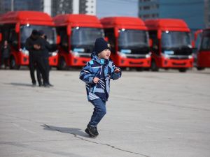 100 новых автобусов прибыли в Якутск к 100-летию республики