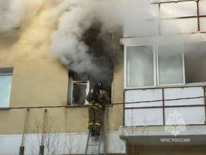 В Якутске загорелась квартира в высотном доме