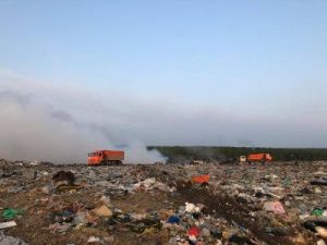 В Якутске горела свалка на Вилюйском тракте