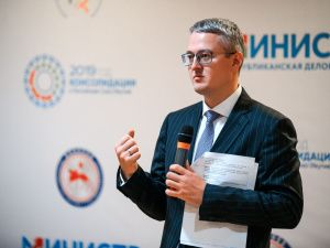 Айсен Николаев: «Мы воспитываем лидеров, которые будут управлять позитивными изменениями»