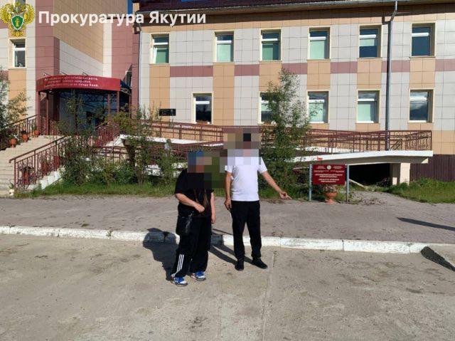 В Якутии пьяный мужчина угнал автомобиль, оставленный семьёй у больницы