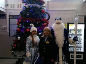 Железнодорожники поздравили пассажиров с Новым Годом!