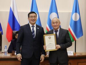 Работникам спортивной отрасли Якутии вручили государственные награды