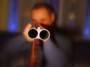 Житель Якутии выстрелил в мужчину, который находился в автомобиле с тремя пассажирами