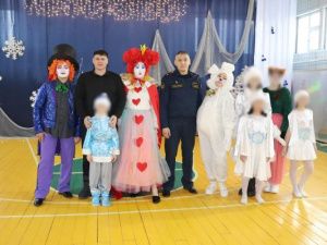 Представители УФСИН поздравили педколлектив и воспитанников коррекционной школы-интерната