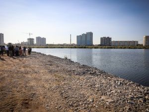 Айсен Николаев проверил ход работ по благоустройству набережной озера Сайсары 