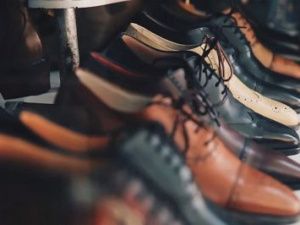 В Якутске продавец украл из своего магазина 26 пар обуви