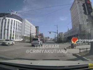 Под прицелом камер: Джип и.о. министра финансов Якутии попал на видео с нарушением ПДД