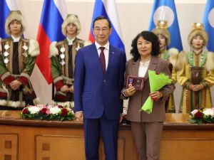 Айсен Николаев вручил 35 якутянам государственные награды