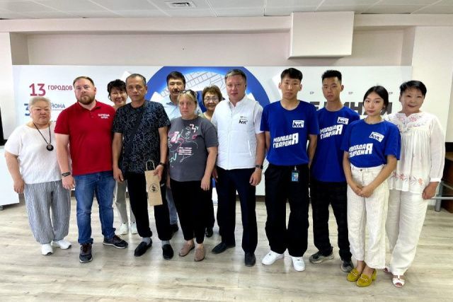 В Якутске в штабе общественной поддержки прошла встреча с участником СВО