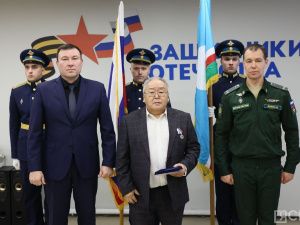 Семьям погибших участников СВО из Якутии вручили ордена Мужества