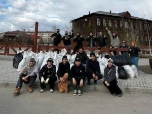 В Якутске продолжаются общегородские субботники по уборке территорий