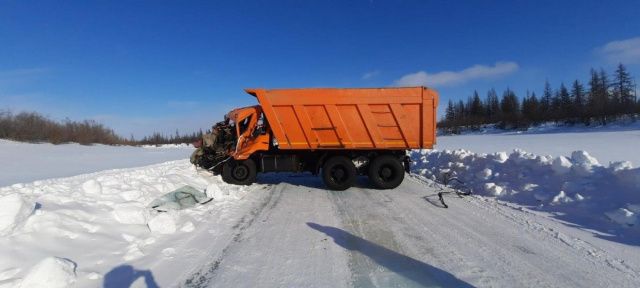 В Якутии столкнулись два "Камаза": Пострадал водитель