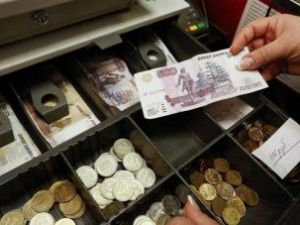 В Якутске сотрудница гипермаркета в течение двух лет присваивала себе деньги из кассы