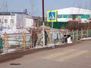 Жители Якутска вышли на традиционный общегородской субботник