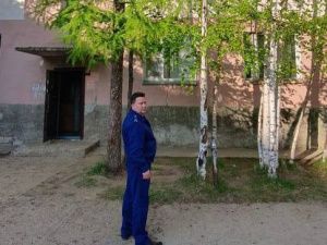 Недосмотрели: Ребенок выпал из окна многоэтажки