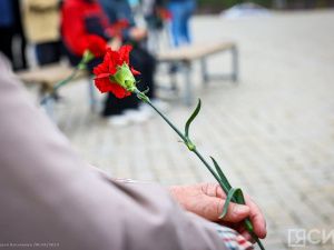 В Якутске возложили цветы к монументу «Воинам-победителям» в честь 80-летия победы в Курской битве