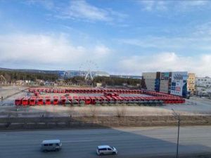 Новые автобусы выстроились на Комсомольской площади