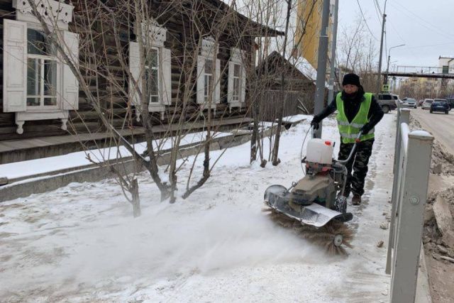Муниципальные дворники Якутска будут бесплатно ездить на автобусах