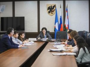 Сардана Авксентьева поручила усилить работу по профилактике преступности среди несовершеннолетних