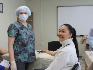 Сотрудники авиакомпании «Якутия» сдали более 30 литров крови в рамках донорской акции 