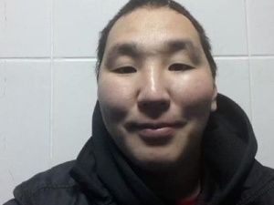 Кто порезал ножом Антона Васильева два раза?