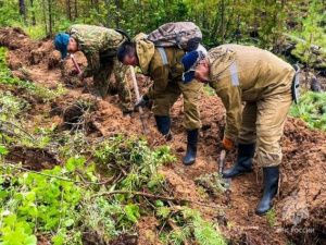 В Якутии на особом контроле находятся 13 природных пожаров, которые бушуют вблизи сел