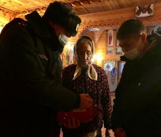 В Якутии сотрудники МЧС проверили православные храмы перед Крещением