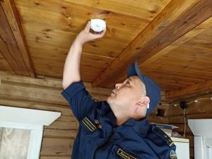 В Якутии с начала акции «Предупреди пожар – установи АДПИ!» подключили 405 пожарных извещателей