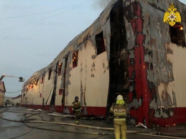 В Якутске сгорел склад