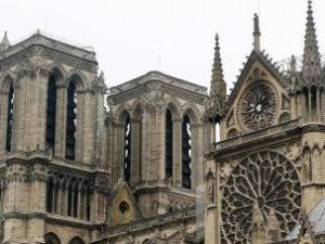 Министр культуры Франции сообщил, что большая часть Нотр-Дама спасена от риска разрушения