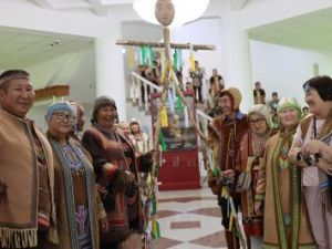 Владислав Левочкин принял участие в открытии выставки мастеров коренных малочисленных народов Севера 