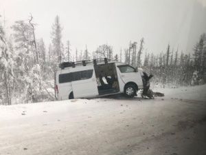 В Якутии столкнулись микроавтобус и "КамАЗ"