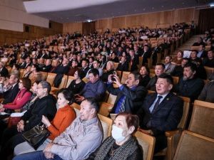 В Якутске состоялось торжественное собрание общественности в честь 75-летия со дня рождения Романа Михайловича Дмитриева