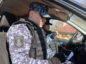 Неоднократно судимый житель Среднеколымска украл у спящего мужчины телефон и банковскую карту
