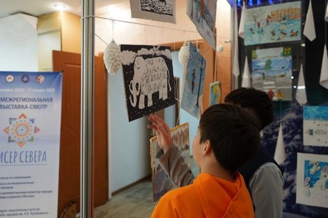 Творческие работы о зимней красоте Якутии представили в Доме дружбы народов