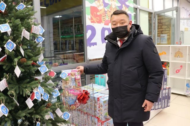 Вячеслав Емельянов присоединился к акции «Елка добра»